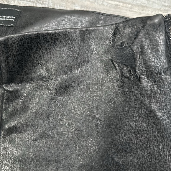 Flawed XS Zara Leather Pants - Picture 4 of 4
